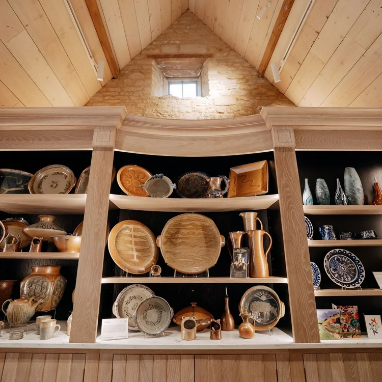 Gallery shelving