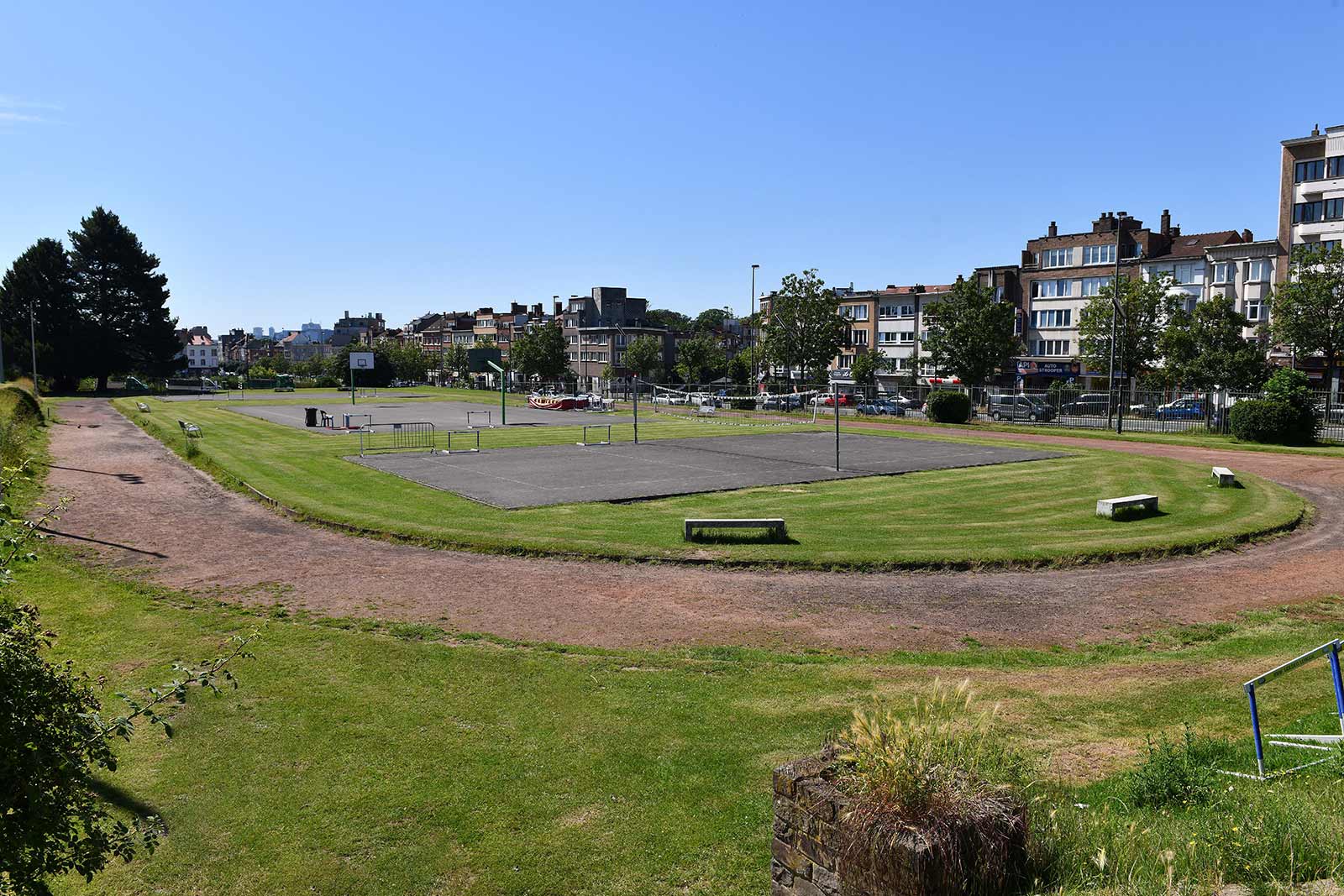 NEO Site Parc des sports - terrain d’entraînement d’athlétisme avant les rénovations