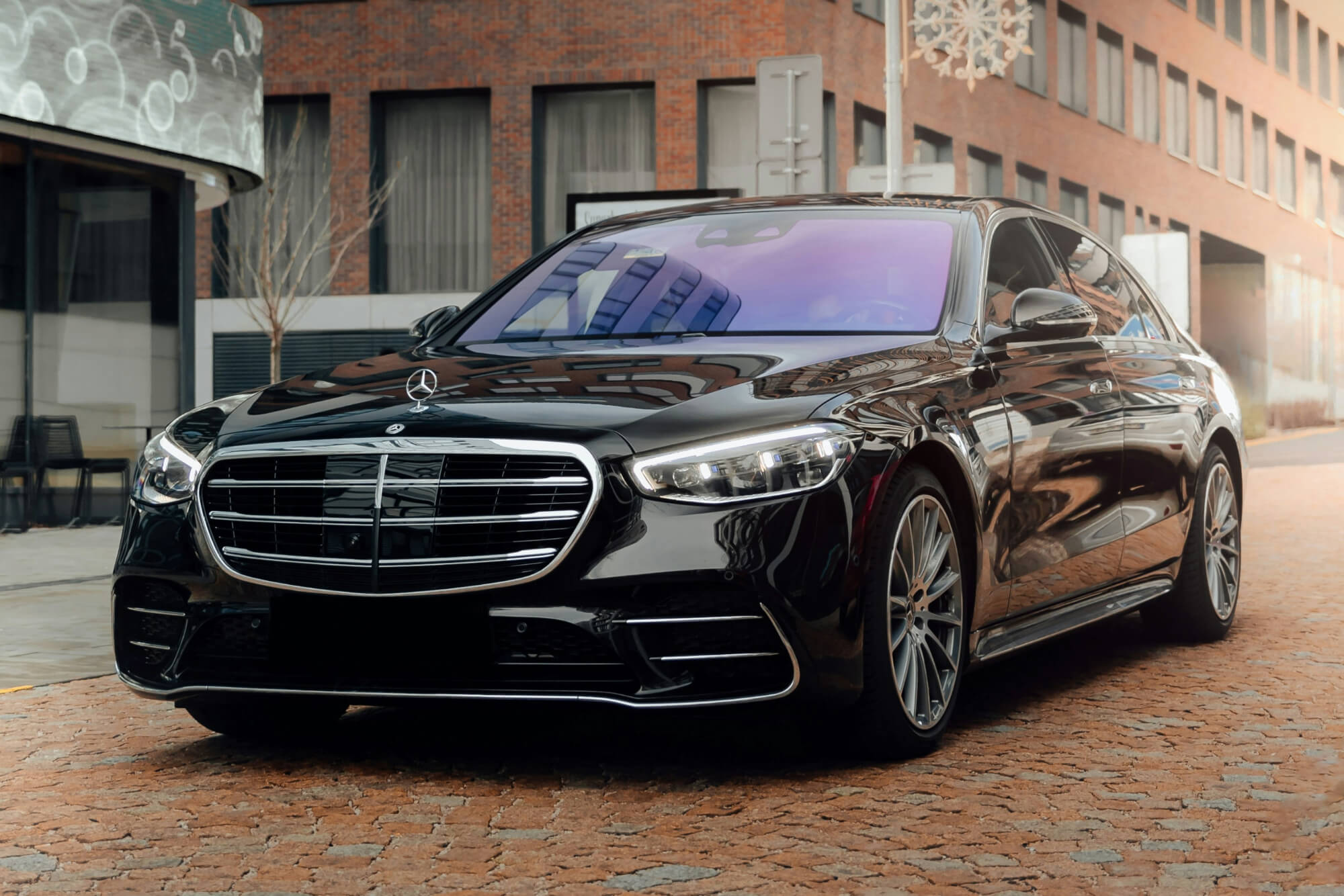 Professioneller Chauffeur von Bey Limousine Service