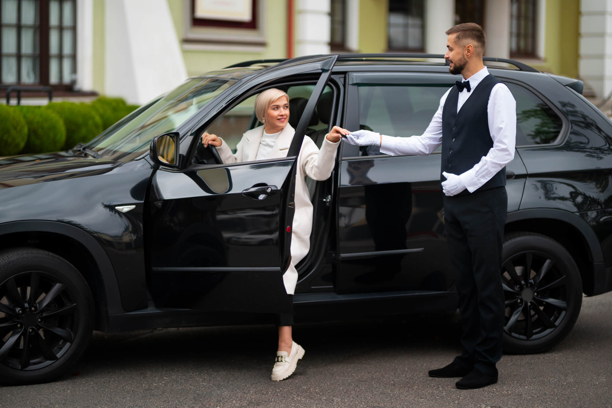 VIP-Service mit Chauffeur und Luxuslimousine