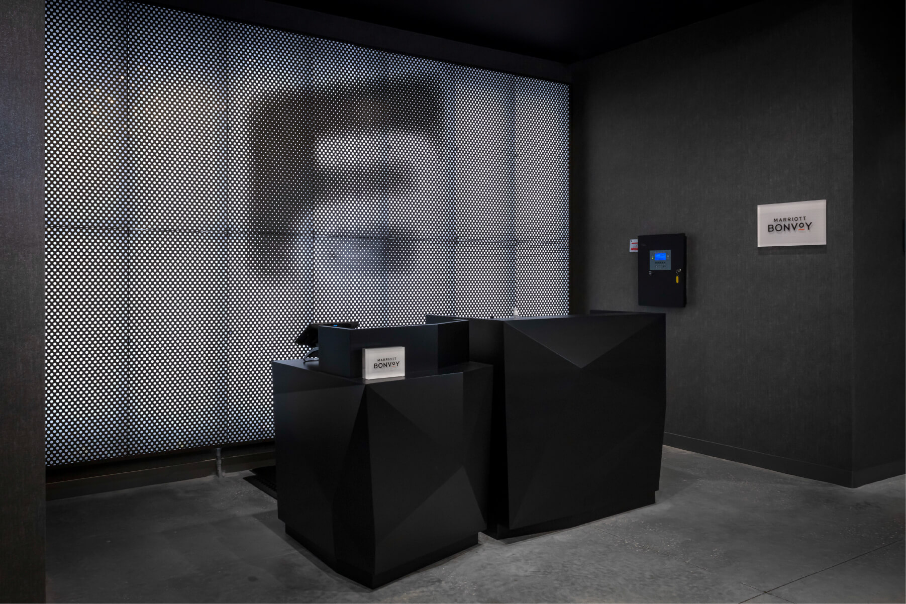 front desk check-in aloft hotels
