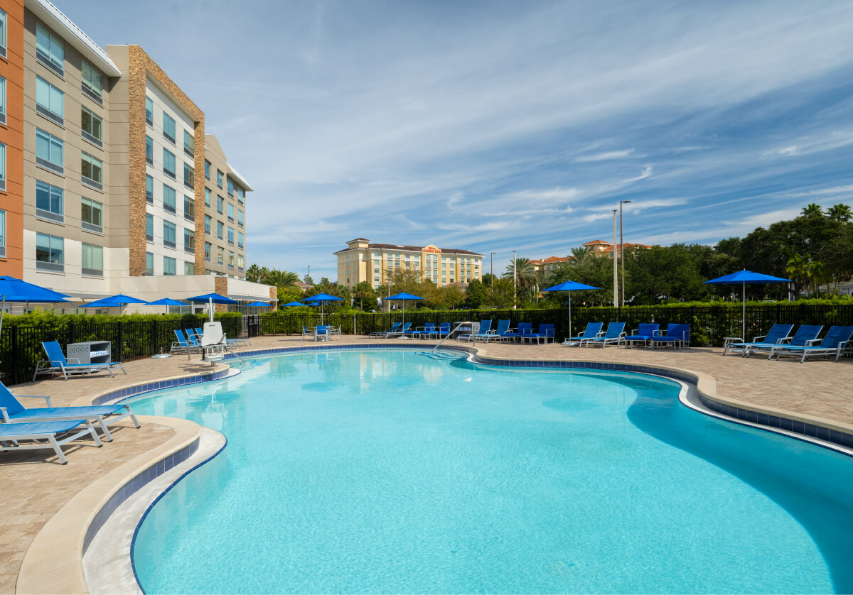 pool holiday inn