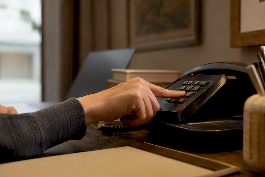 Hand dialing phone keypad for verification call