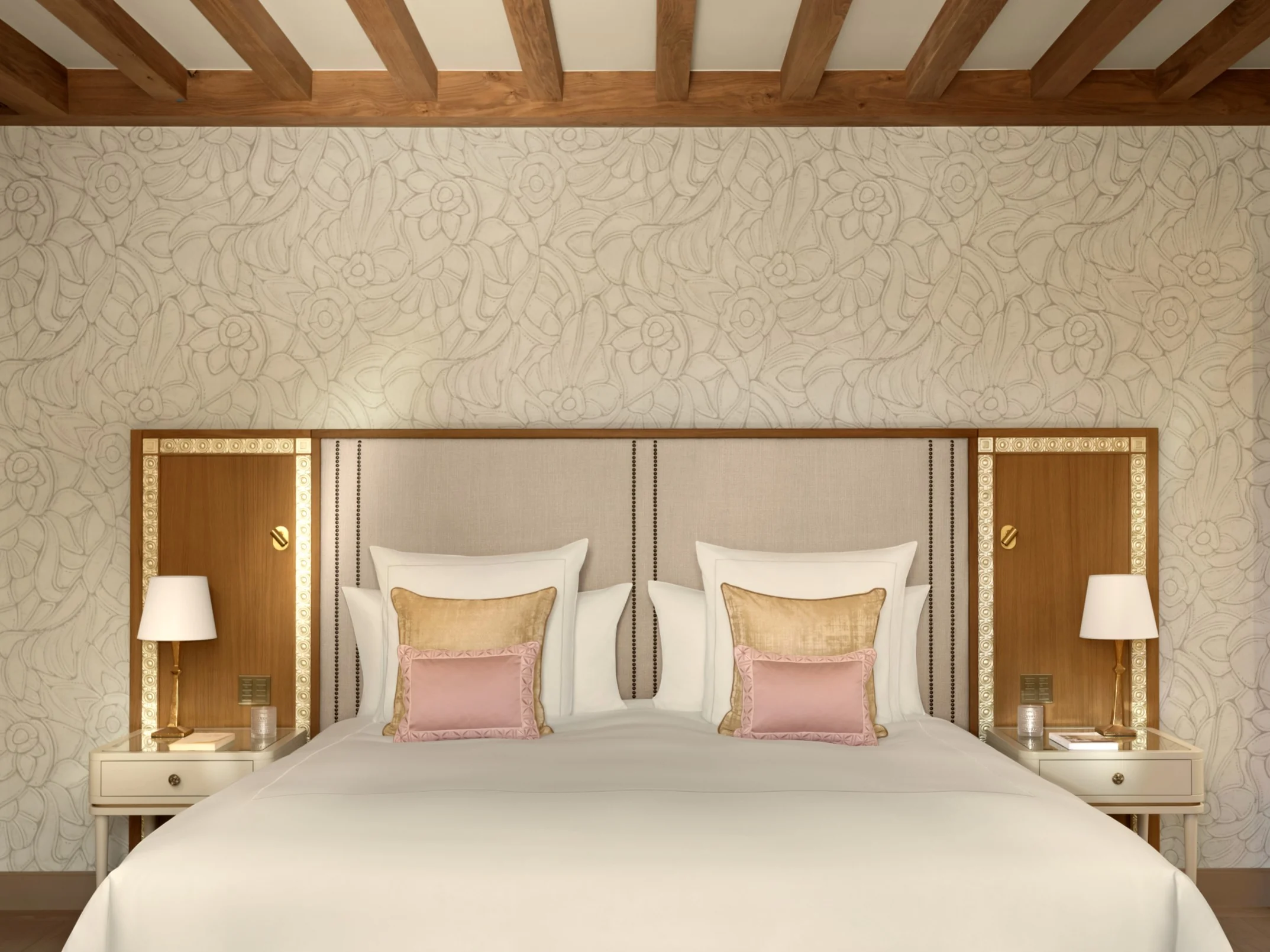 Finitions et literie de la Chambre Bourgogne, elegance discrete