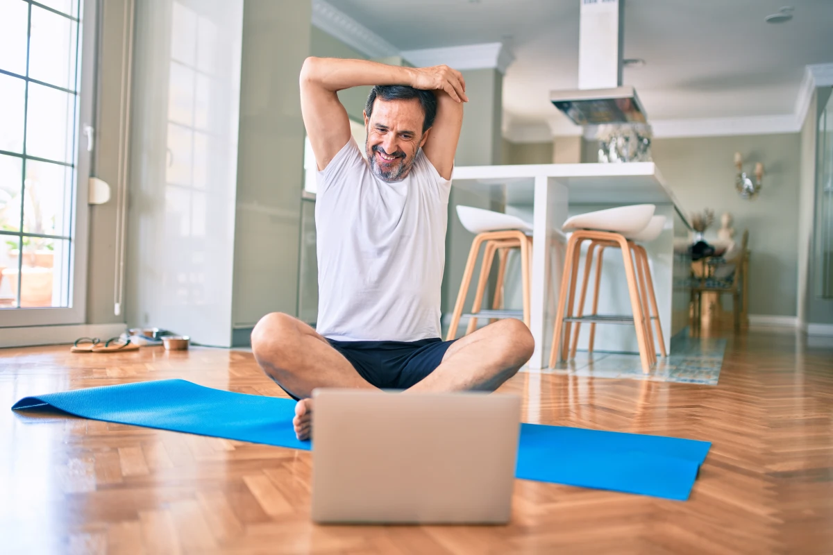 Man exercising at home, showing exercise and healthy habits for erectile dysfunction.