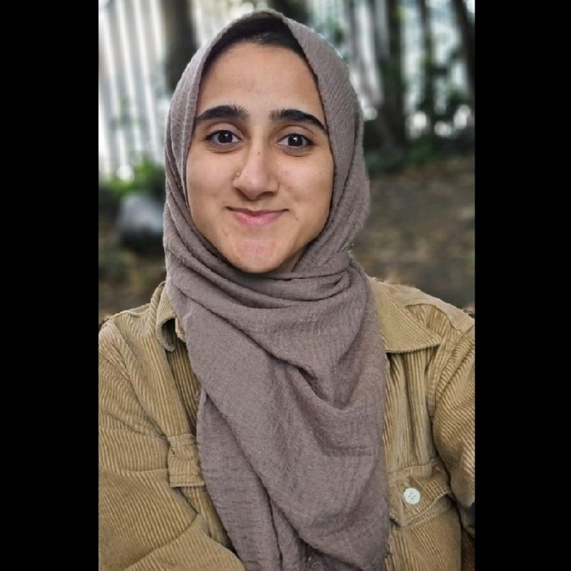 [headshot] image of customer (for a tech gadgets store)