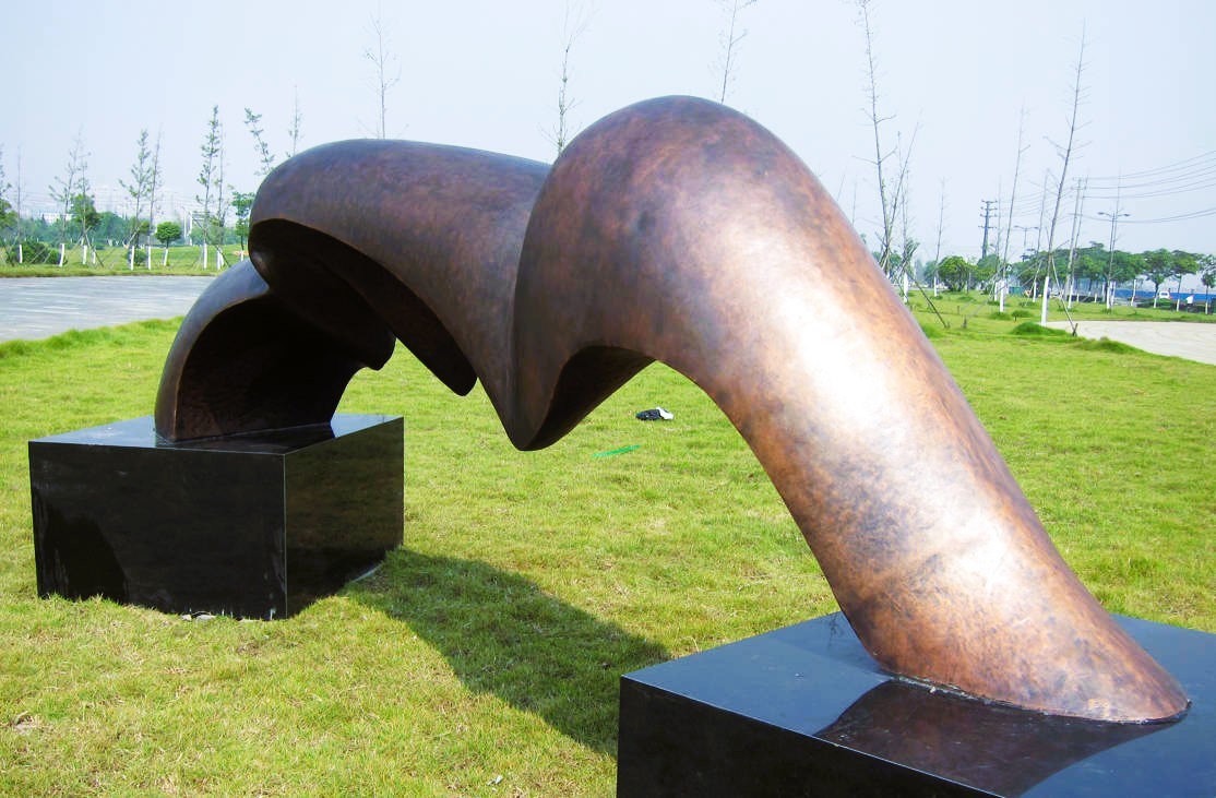 Angled view of Bridge of Winds installed across two plinths.
