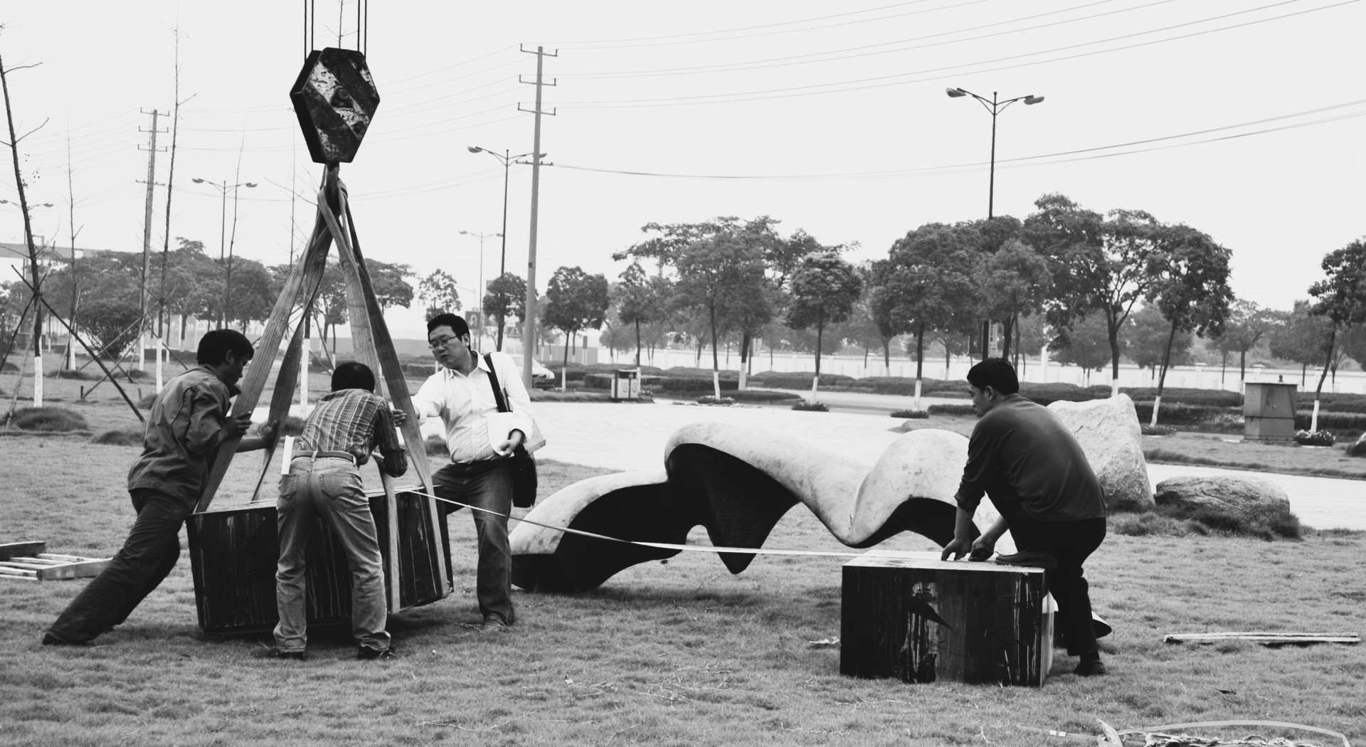 Archive photograph of the installation of Bridge of Winds with lifting equipment.