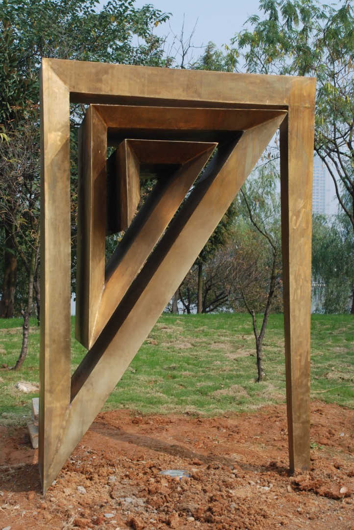 Front view of Atrio and its nested angular frames.