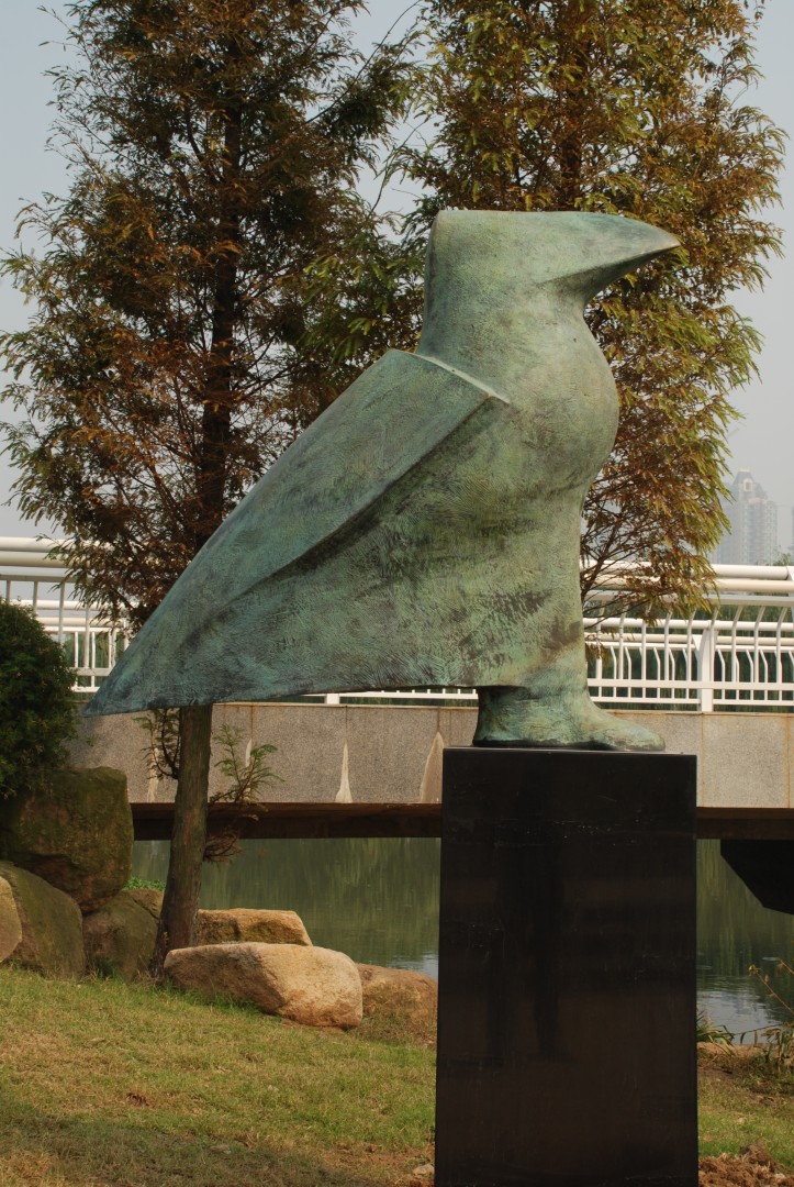 The completed bird sculpture