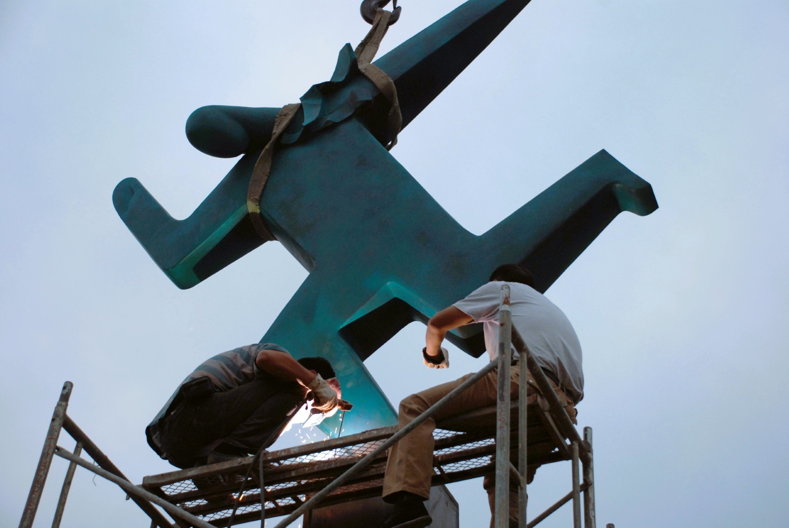 Installation of the sculpture