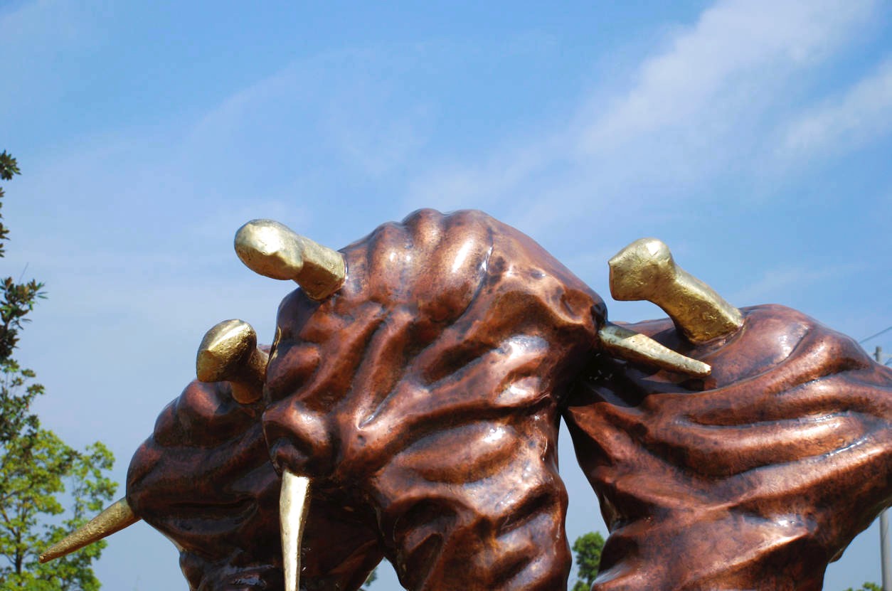 World Cup Mountain, bronze players in detail