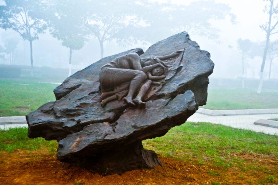 Sleeping Earth, complete sculpture in the misty park