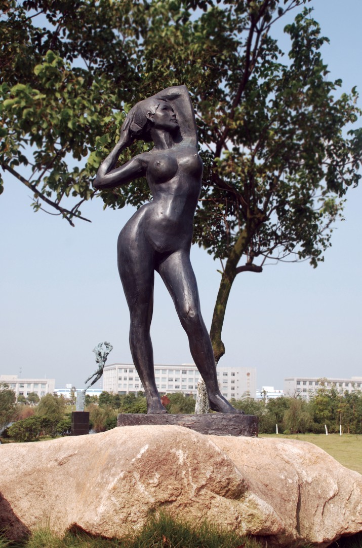 To the distance Hope — complete sculpture