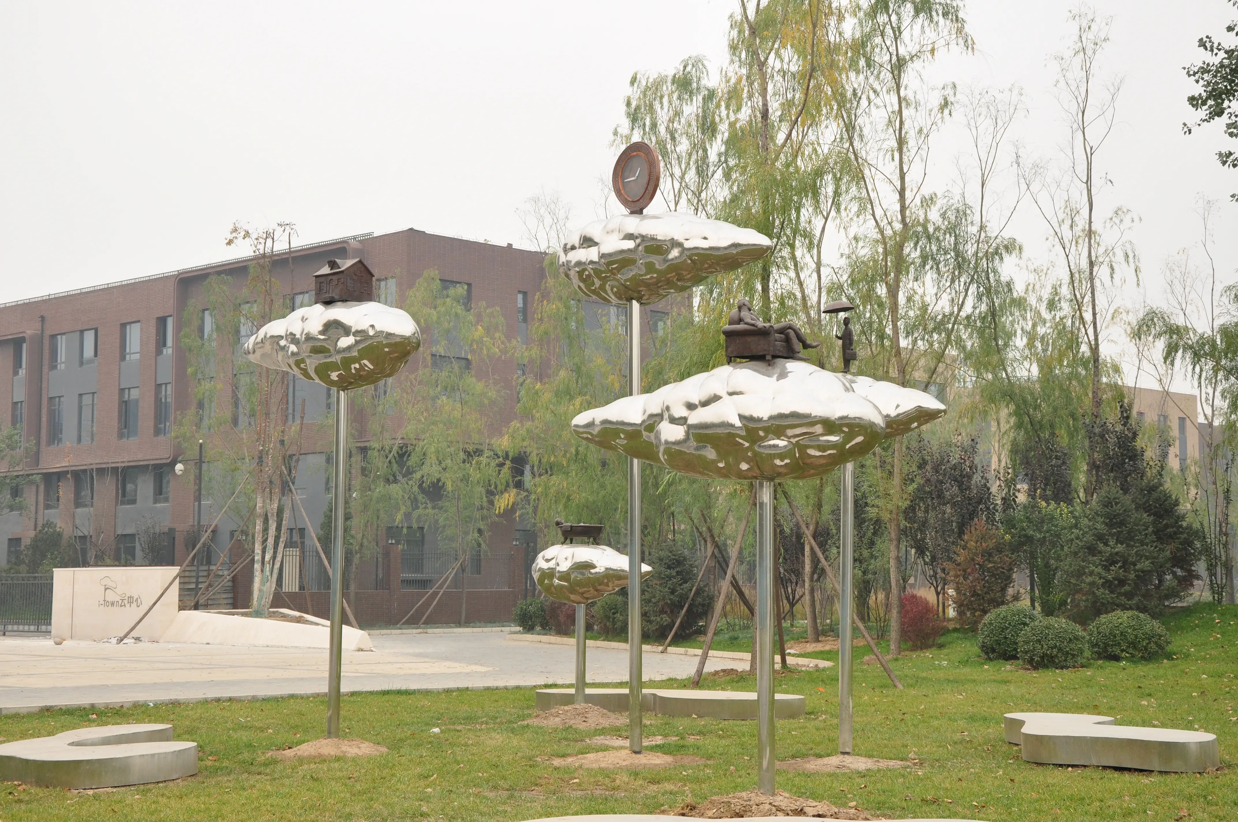 Days Above the Clouds — The installation among the trees