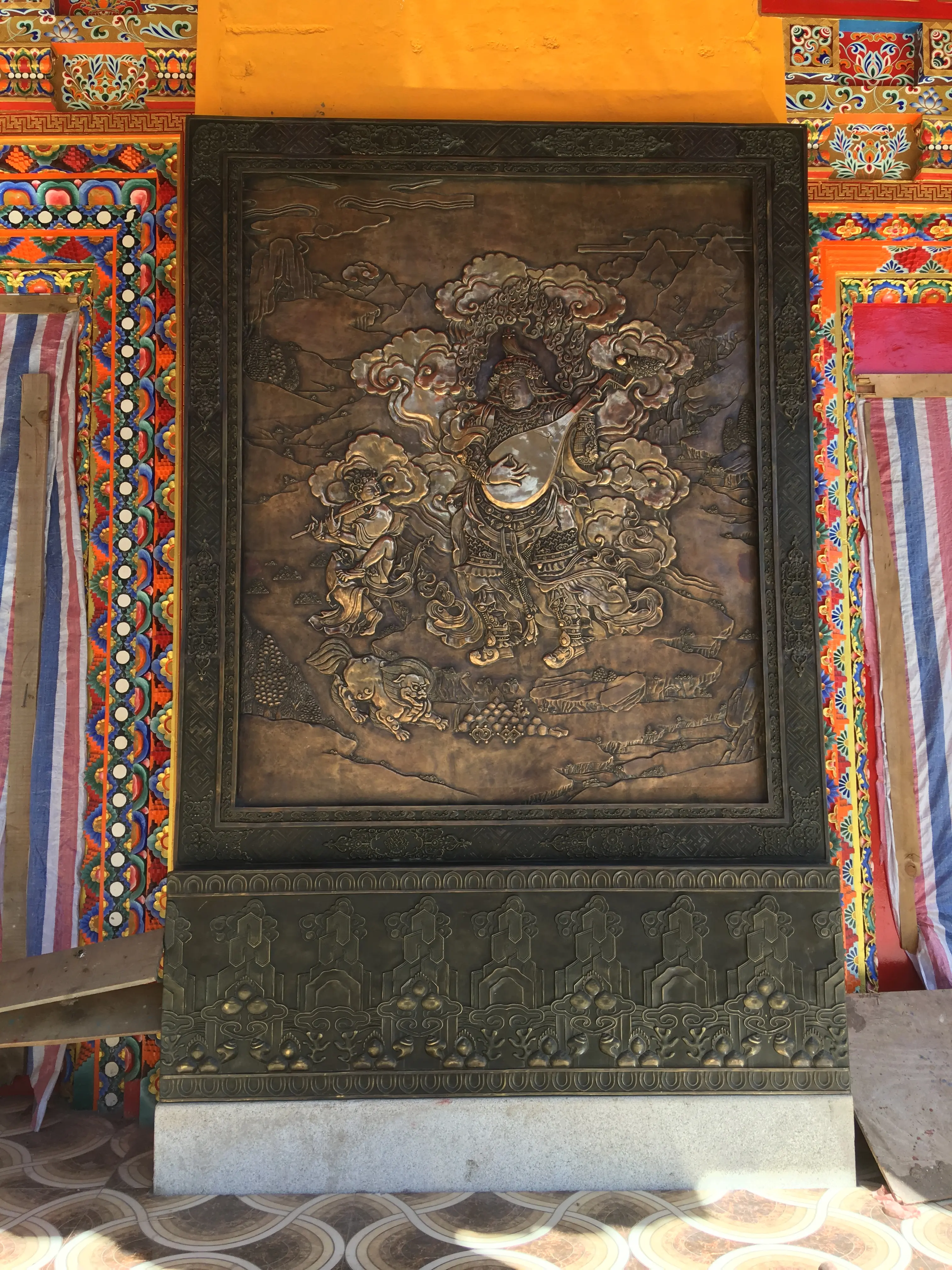 Four Heavenly Kings Reliefs at Tashi Triling — The entrance setting
