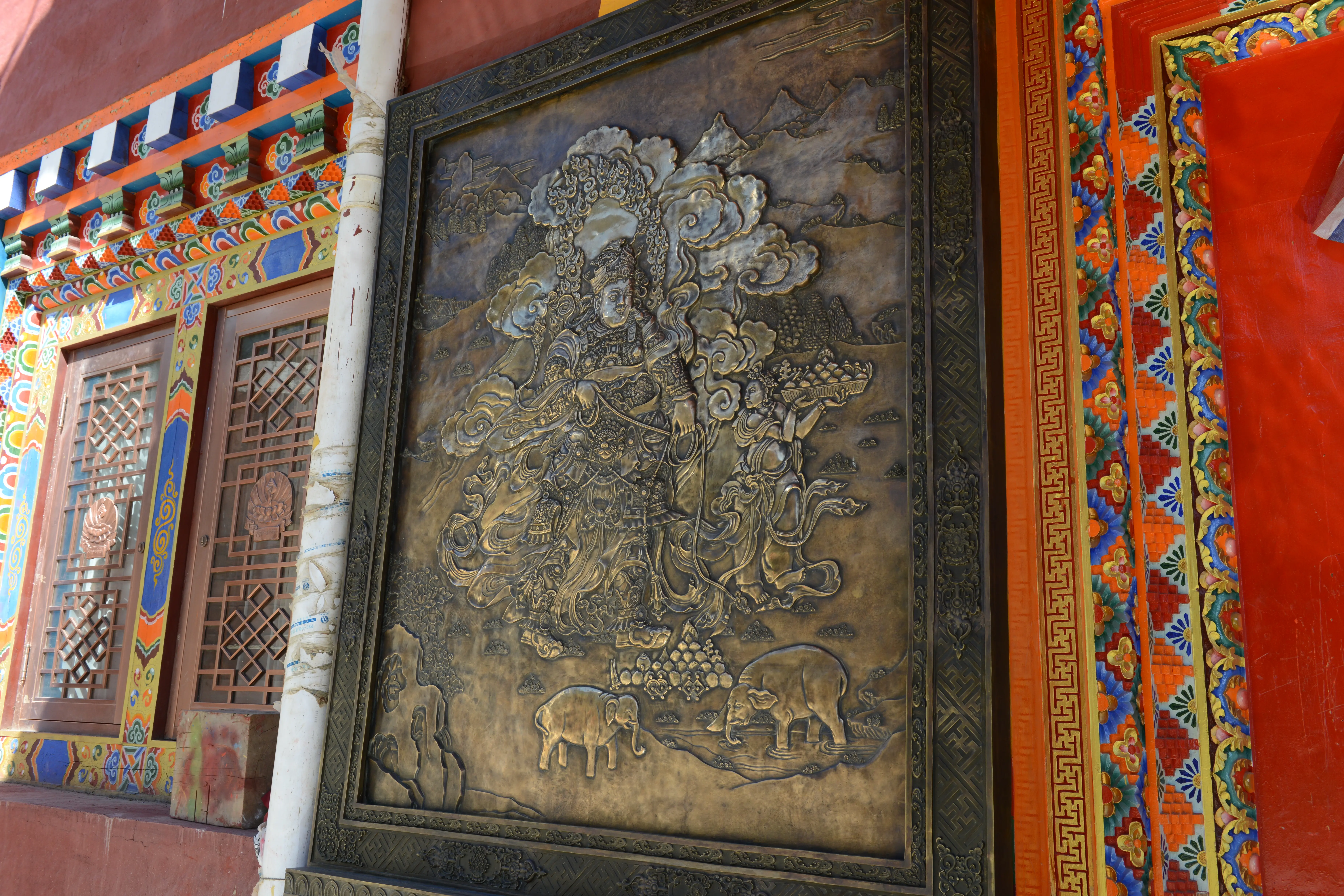 Four Heavenly Kings Reliefs at Tashi Triling — Sculptural depth and ornament