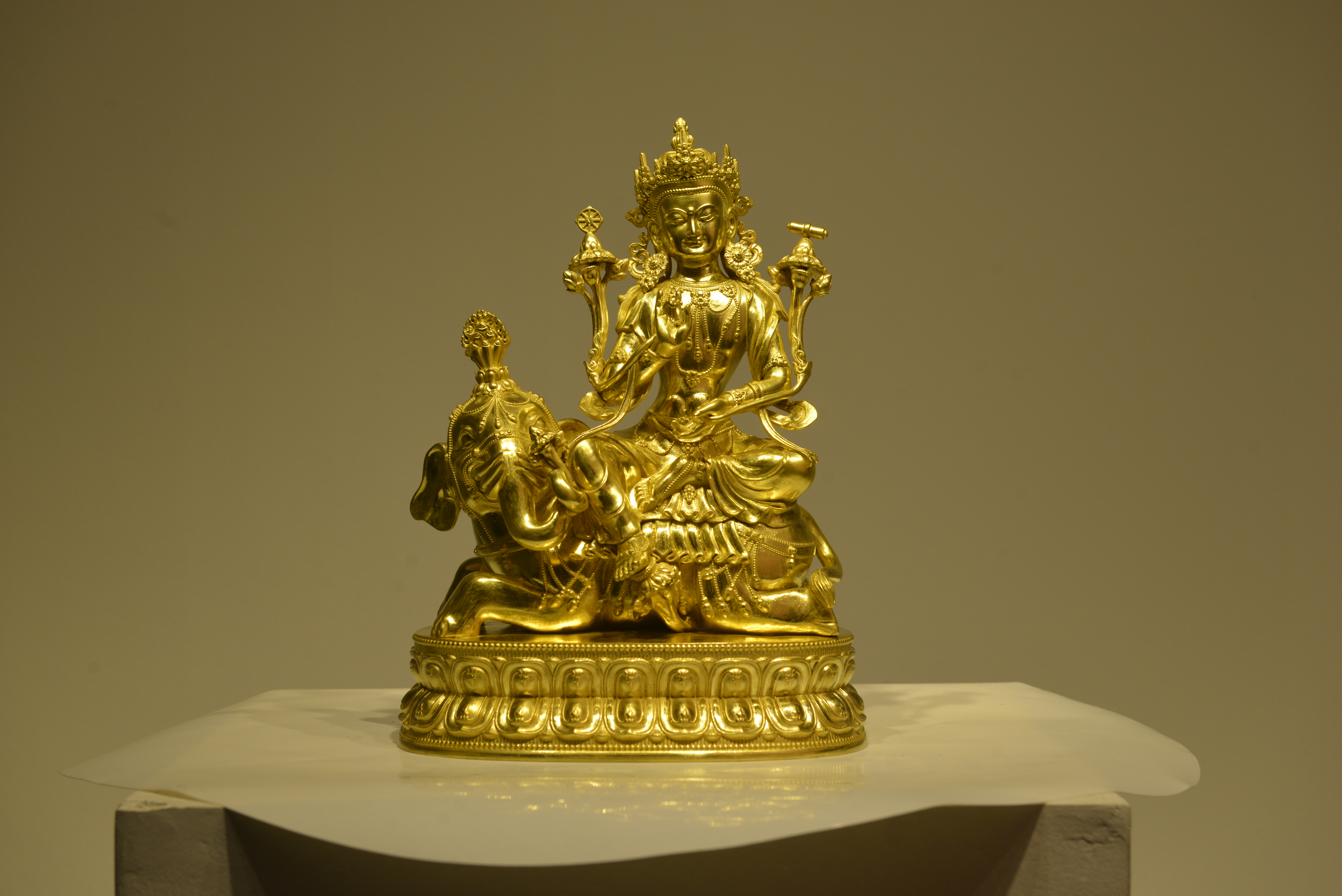 Samantabhadra Bodhisattva — The complete gilded sculpture