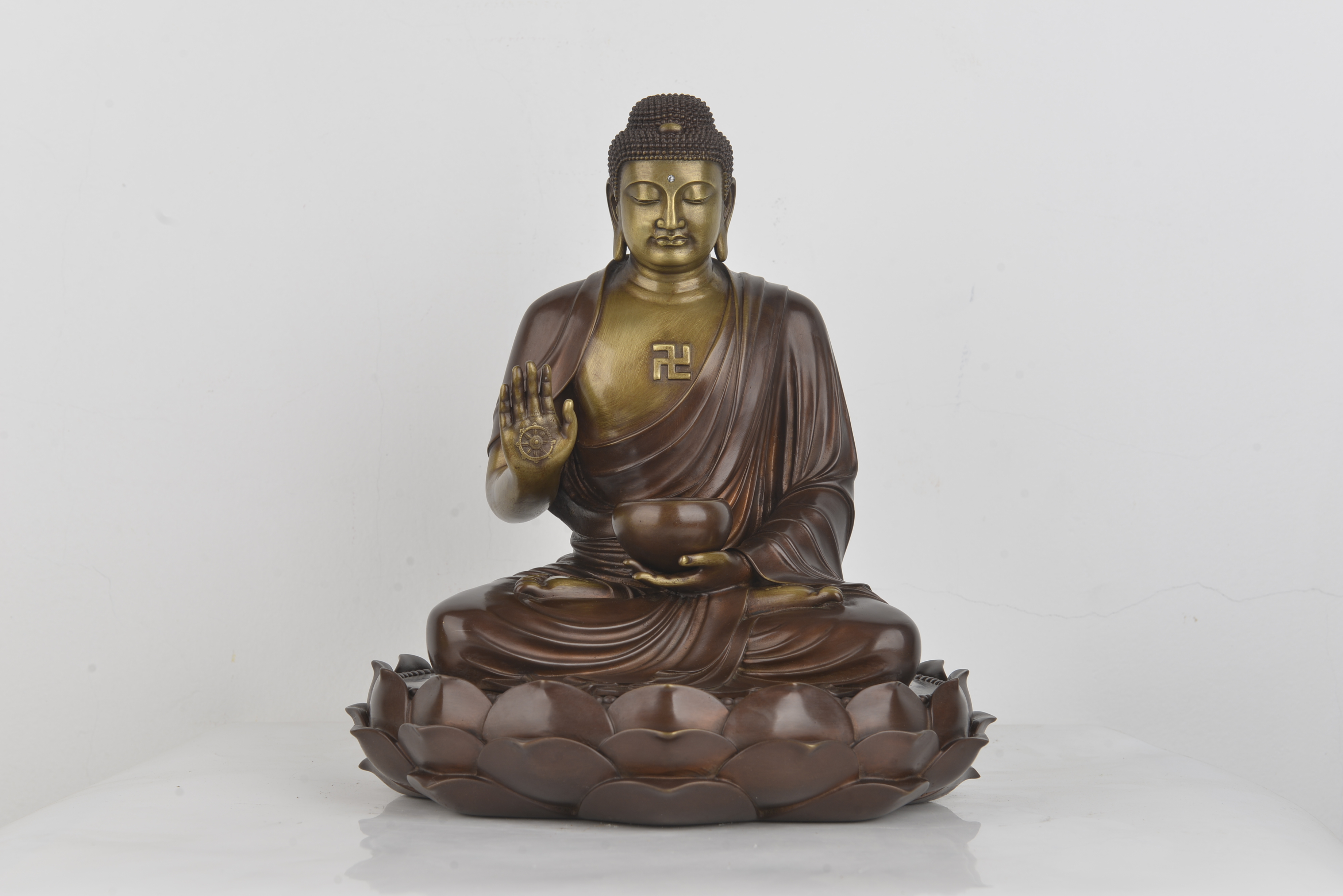 Shakyamuni Buddha — The complete sculpture