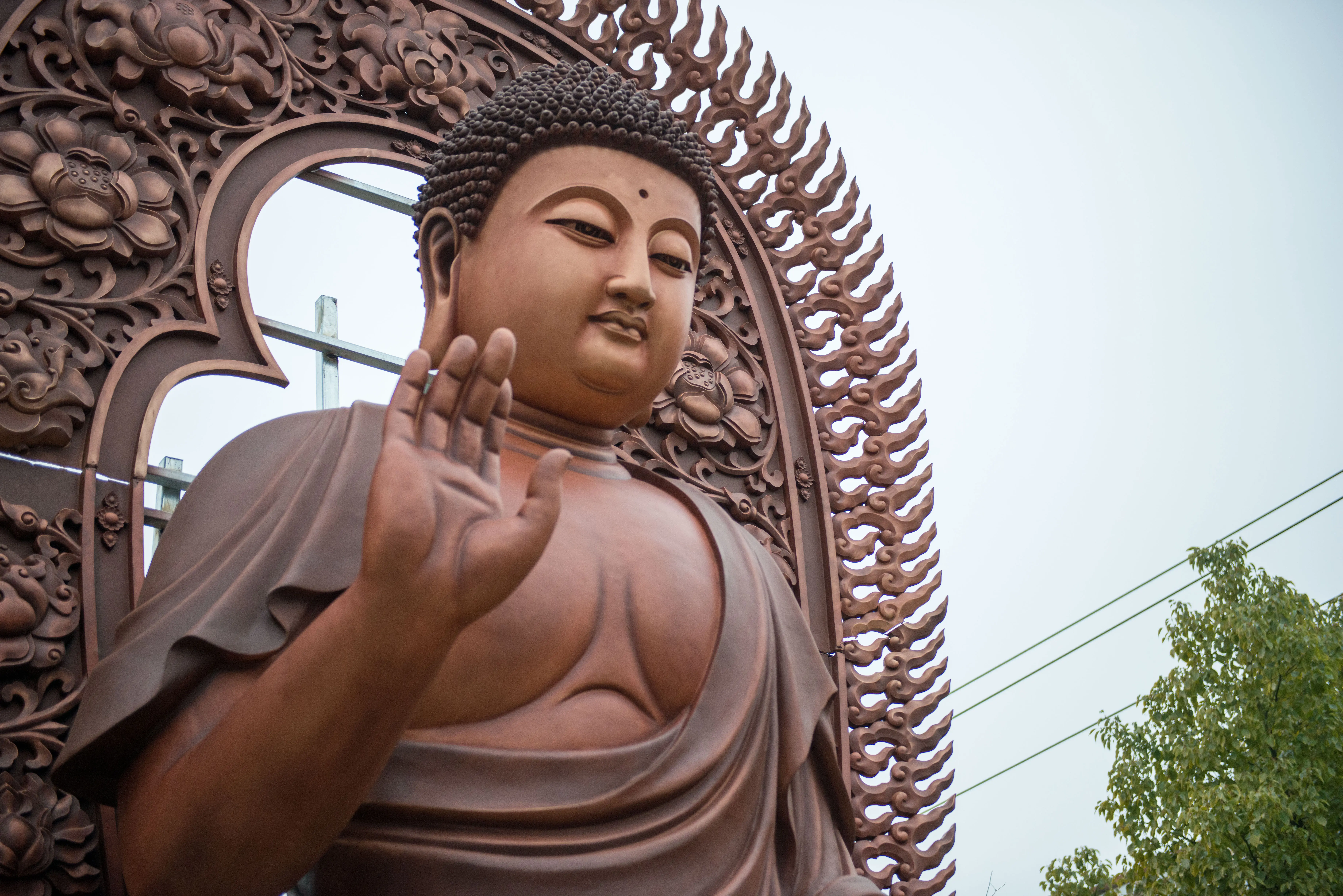Buddhas of the Three Times at Xifeng Chan Temple — Three-quarter view of the central figure