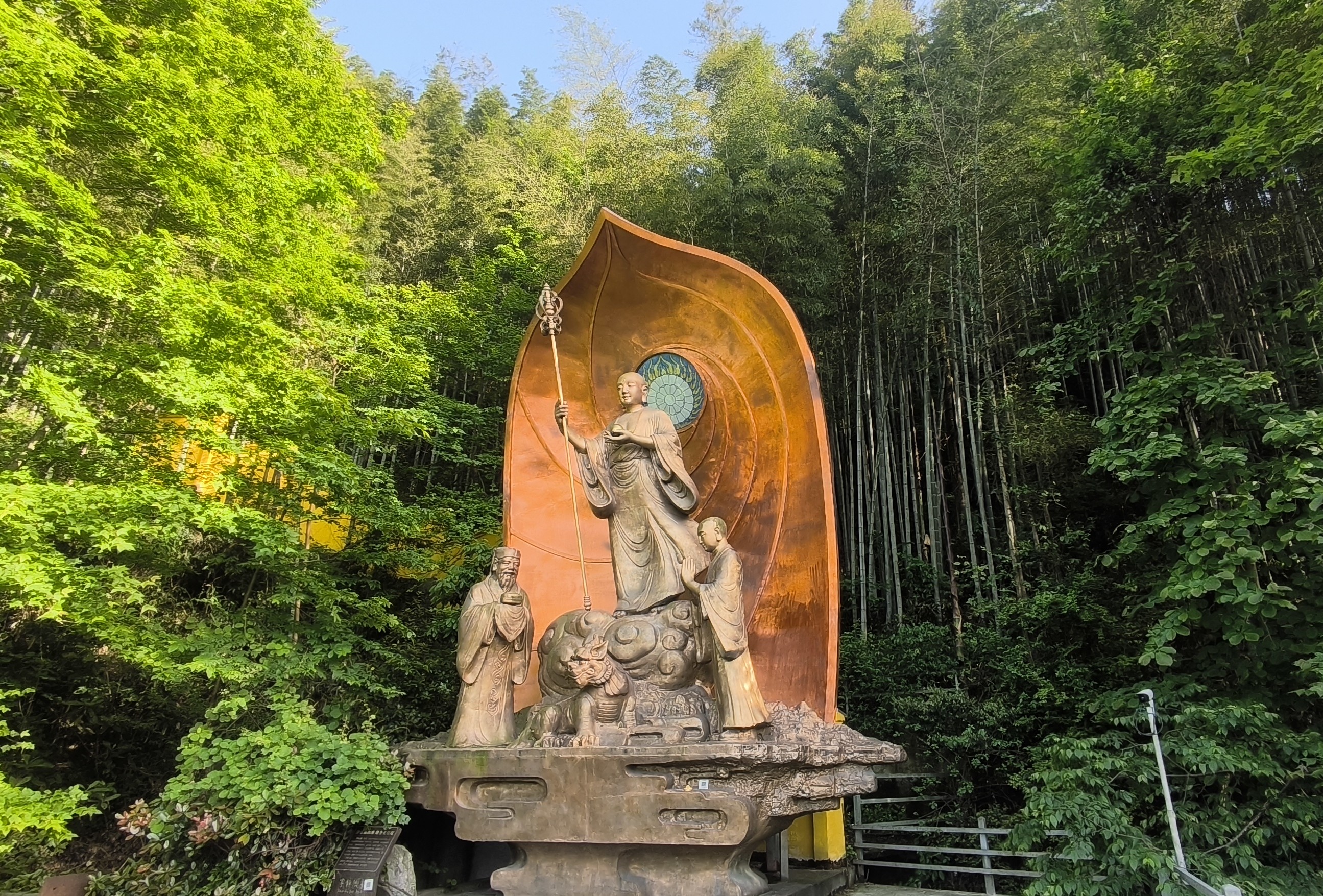 Land of the Kasaya — The installation in its mountain setting