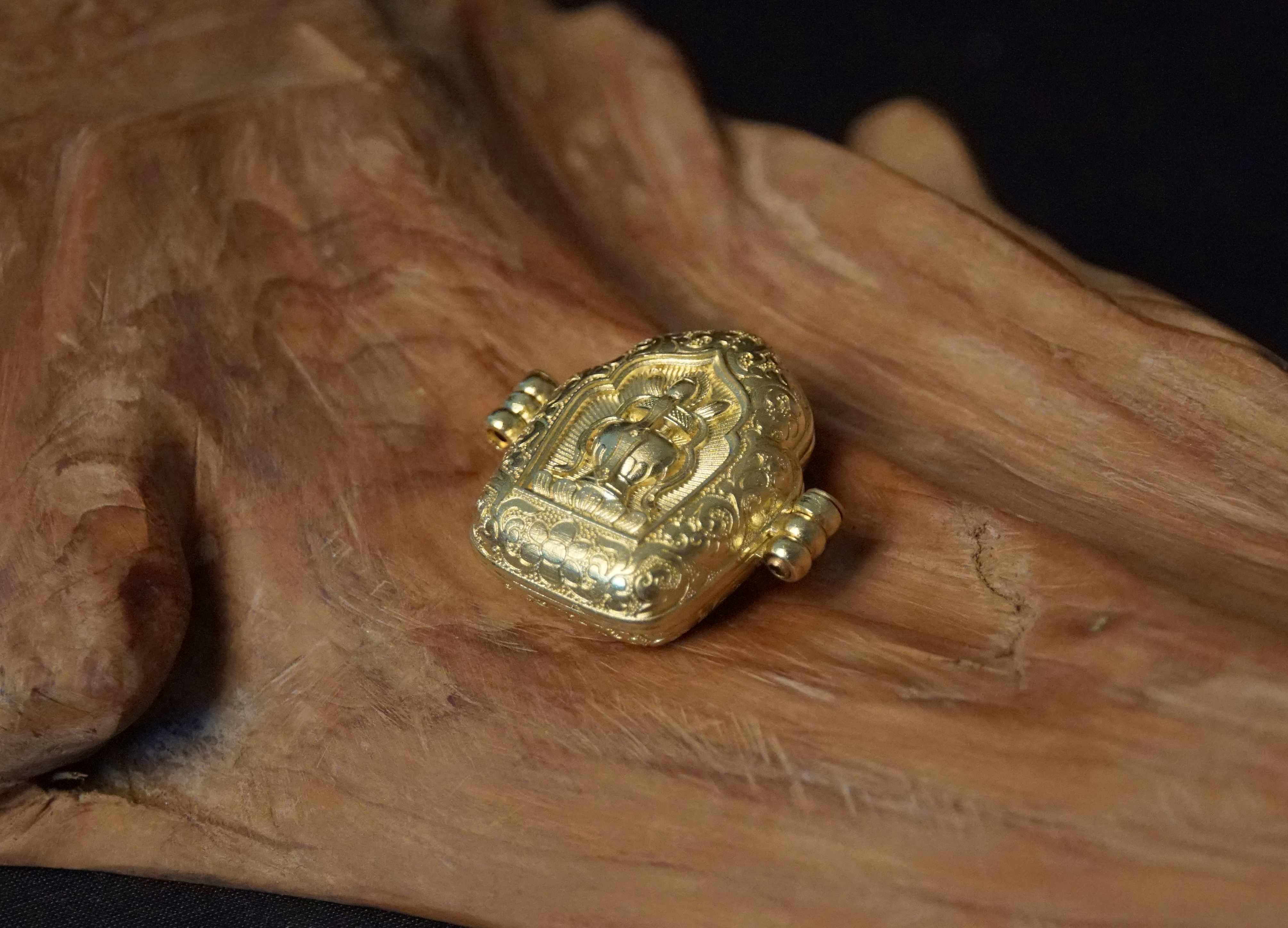 Gau Pendant Box Collection — Relief on the brass pendant box