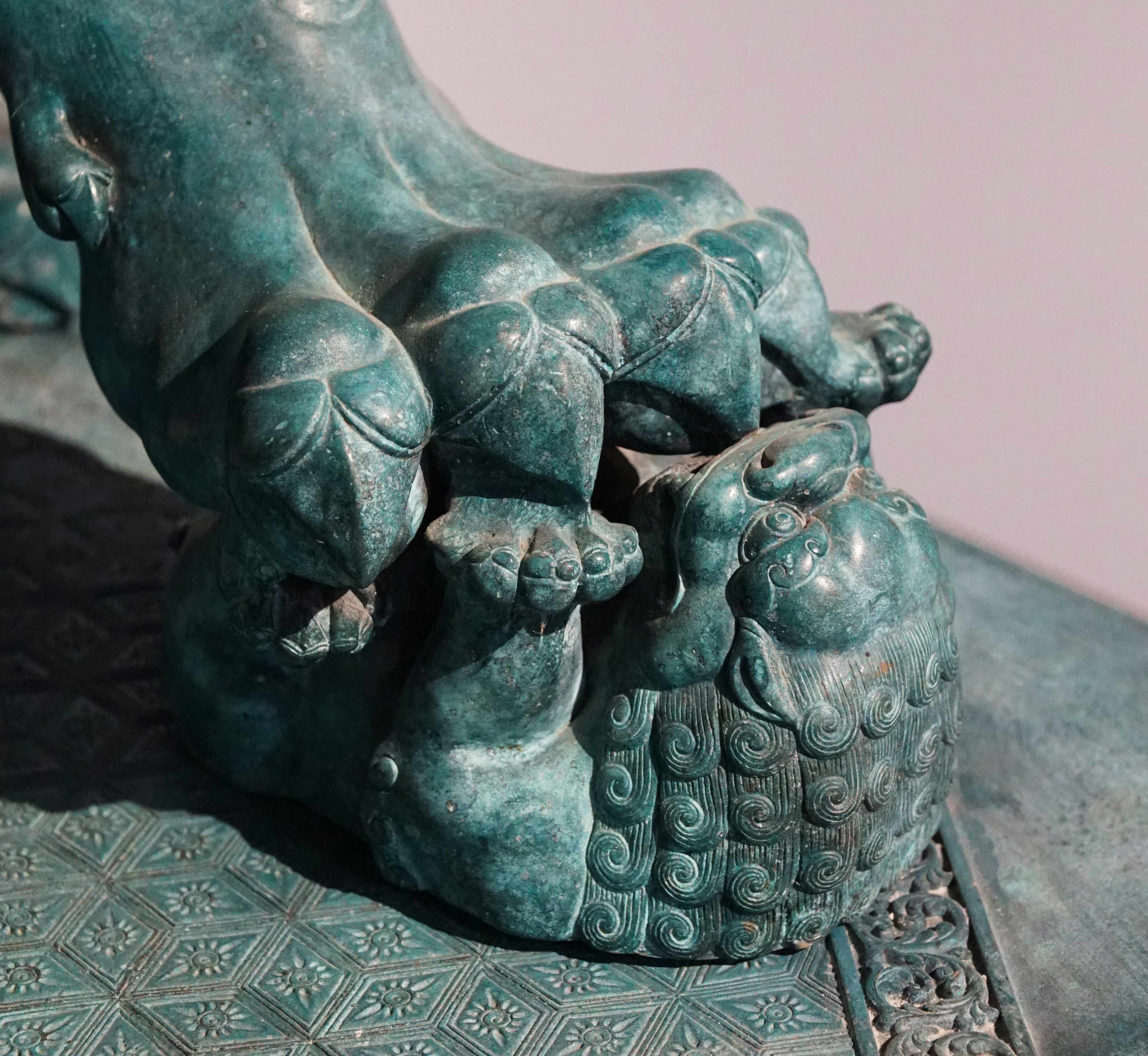 Palace Lion Pair — Cub and paw detail