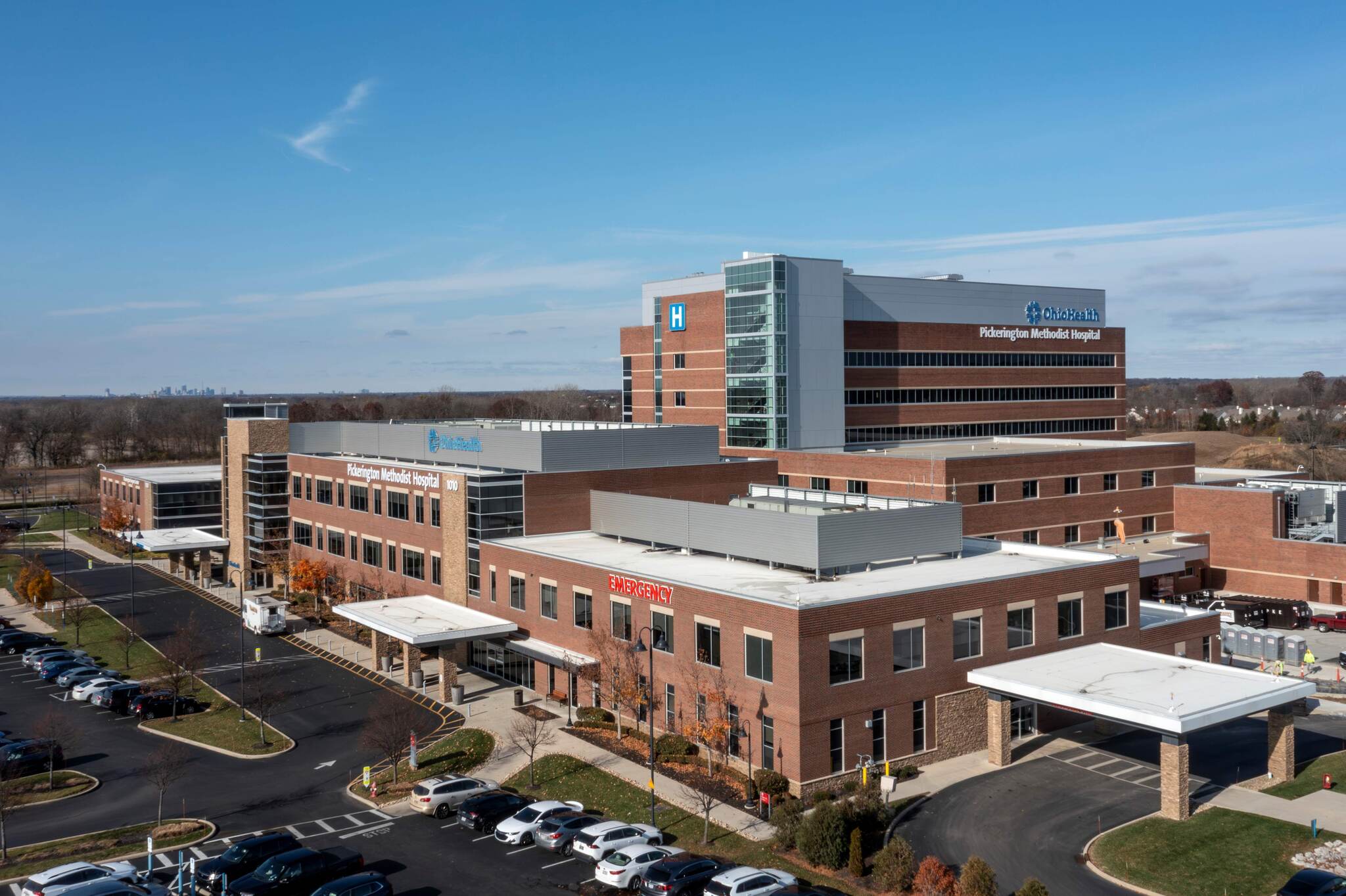 Exterior view of Pickerington Methodist Hospital with emergency entrance, parking, and clear blue sky.