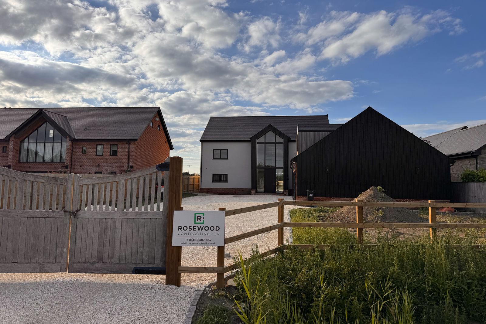 At Rosewood Contracting we specialise in new builds, extensions, and listed buildings within the Home Counties, including Hertfordshire, Buckinghamshire, Bedfordshire, and surrounding areas. 