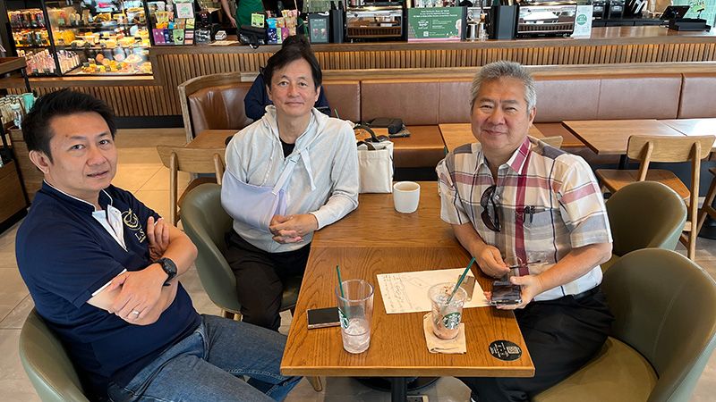 濾過システム開発者と養殖システム考案者との打ち合わせ