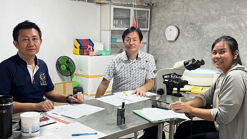 ルーククンセティーでのバナメイエビ種苗生産技術の学習