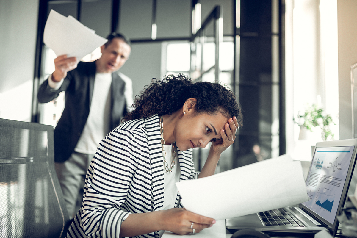 Leader practicing emotional intelligence during a team conversation