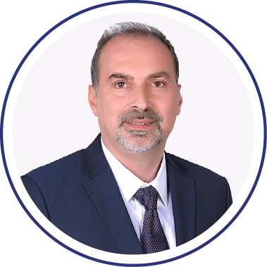 Kır sakallı, koyu lacivert takımlı erkek yöneticinin yuvarlak çerçeveli portresi