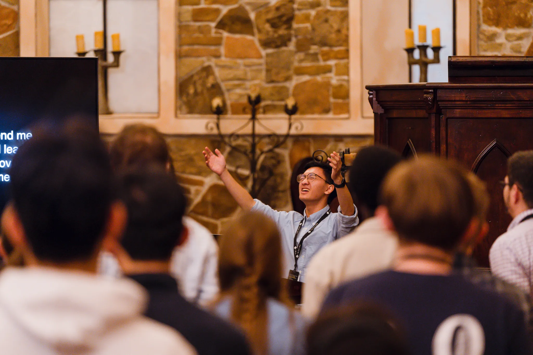 A Christian Mind Project participant worships with raised hands during a group gathering at Lanier Theological Seminary in Houston, TX.