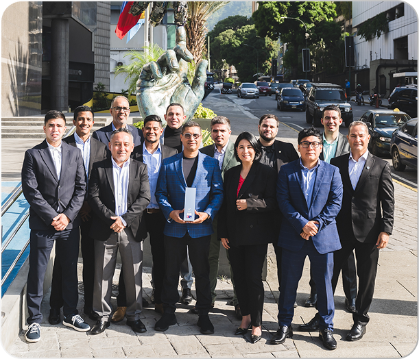 Equipo Zetta en la celebración Great Place to Work 2024-2025
