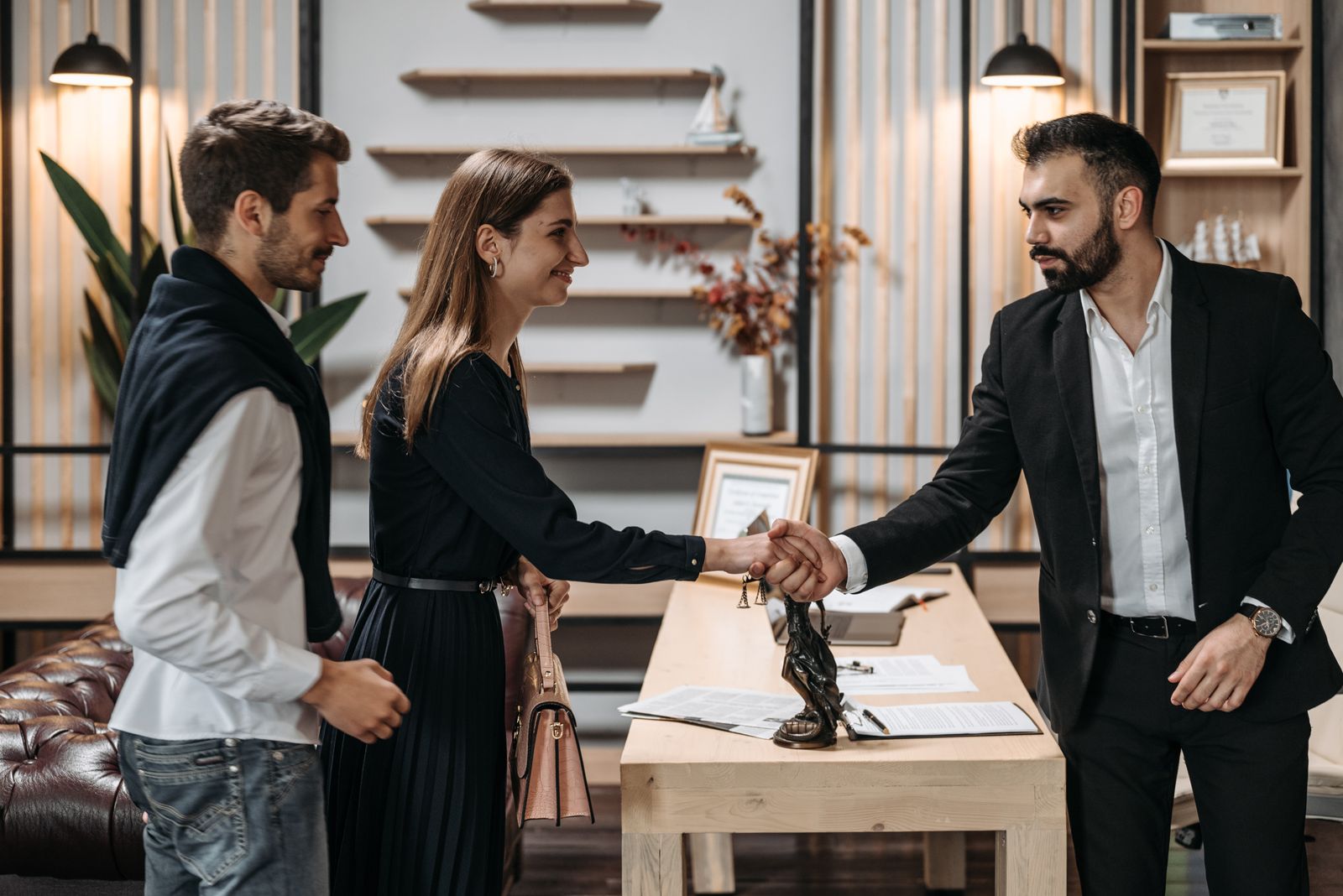 What are reliable international pet shipping vendors for corporate transferees?