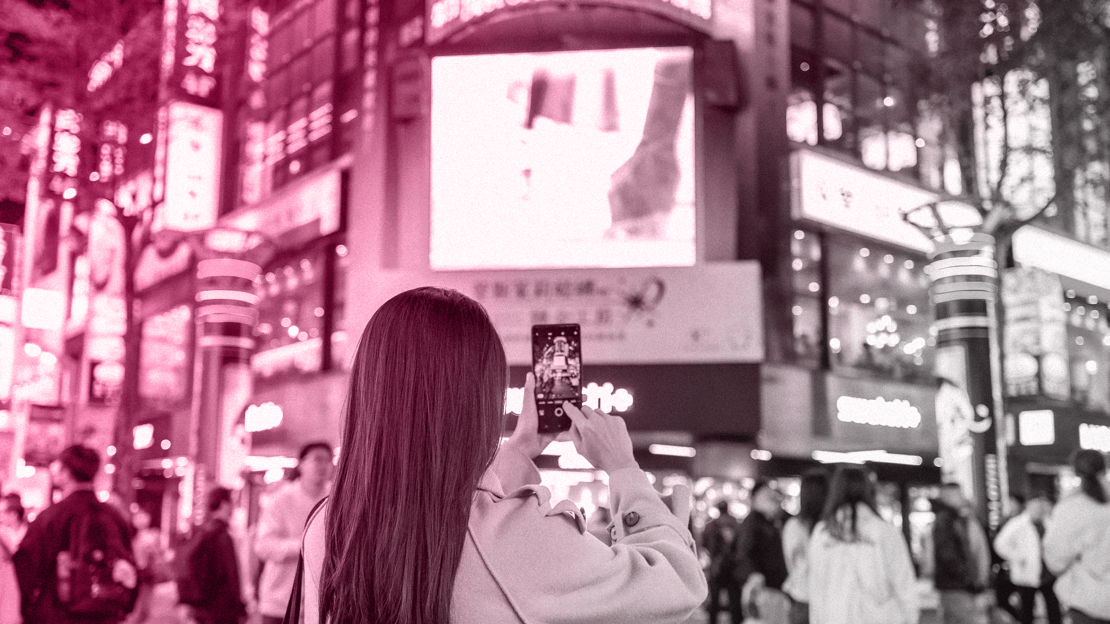 How OOH Ads (Out-of-Home Digital Ads) Are Transforming Brand Visibility