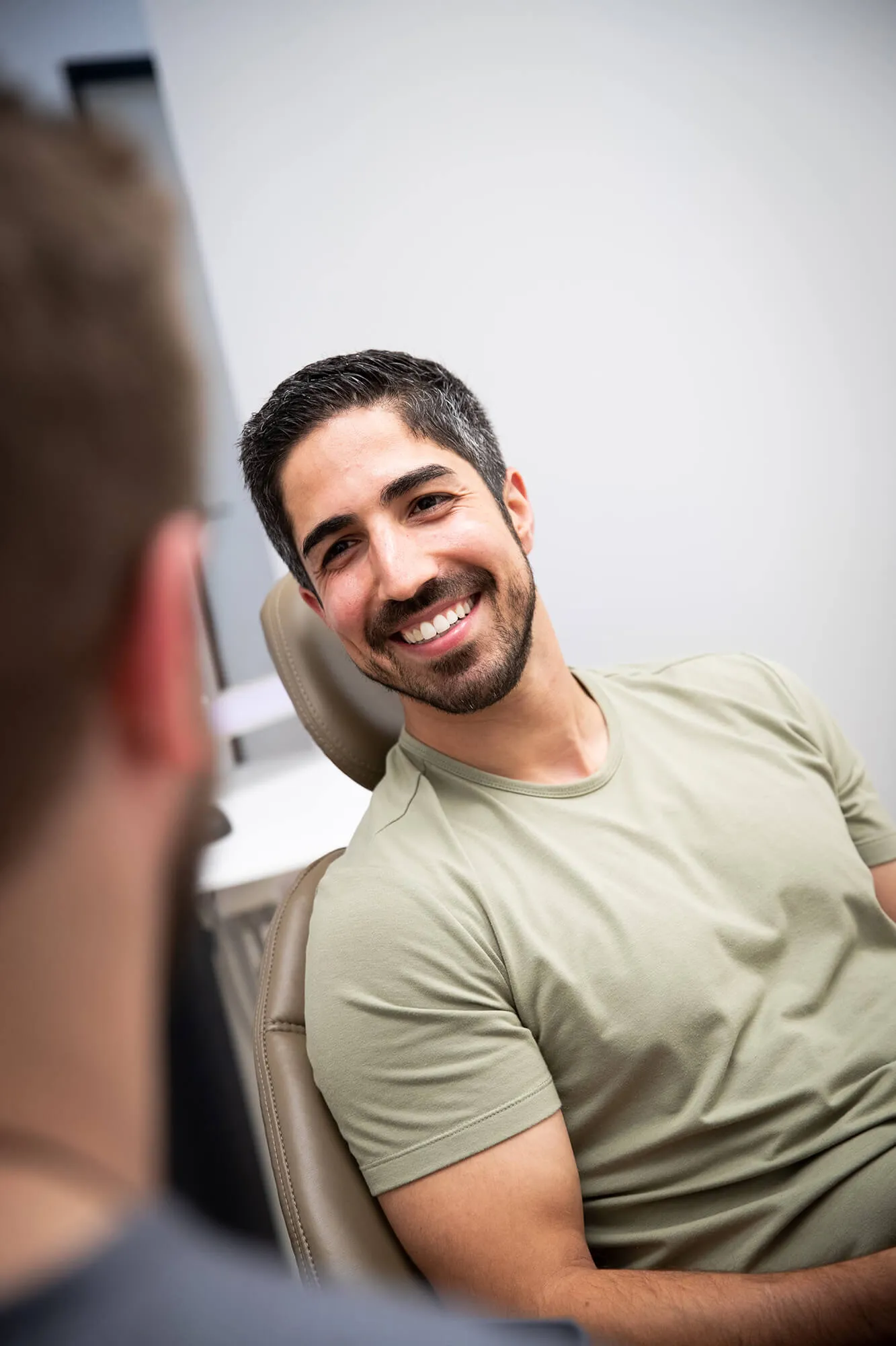 dentist matching veneer shade to color of surrounding teeth