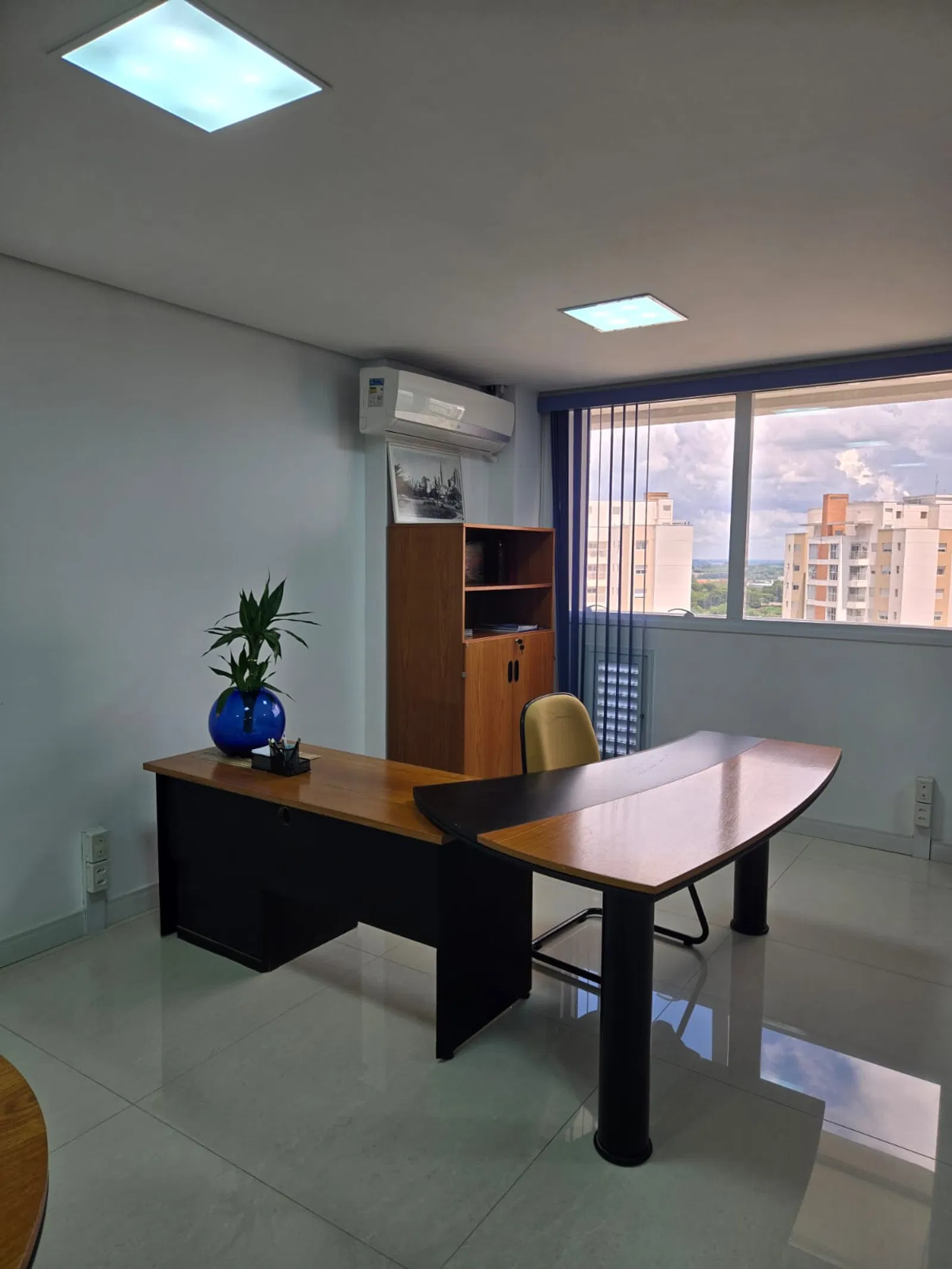 Escritório privativo com vista e muita luz natural