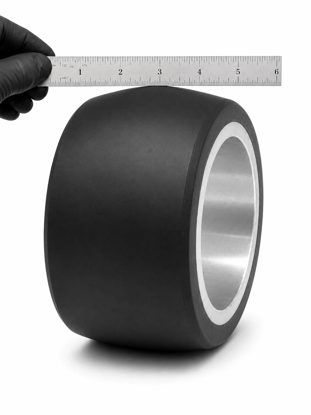 Roue en néoprène avec profil bombé (crown), vérifié à la règle — meulage et finition au profil des roues, Soremag