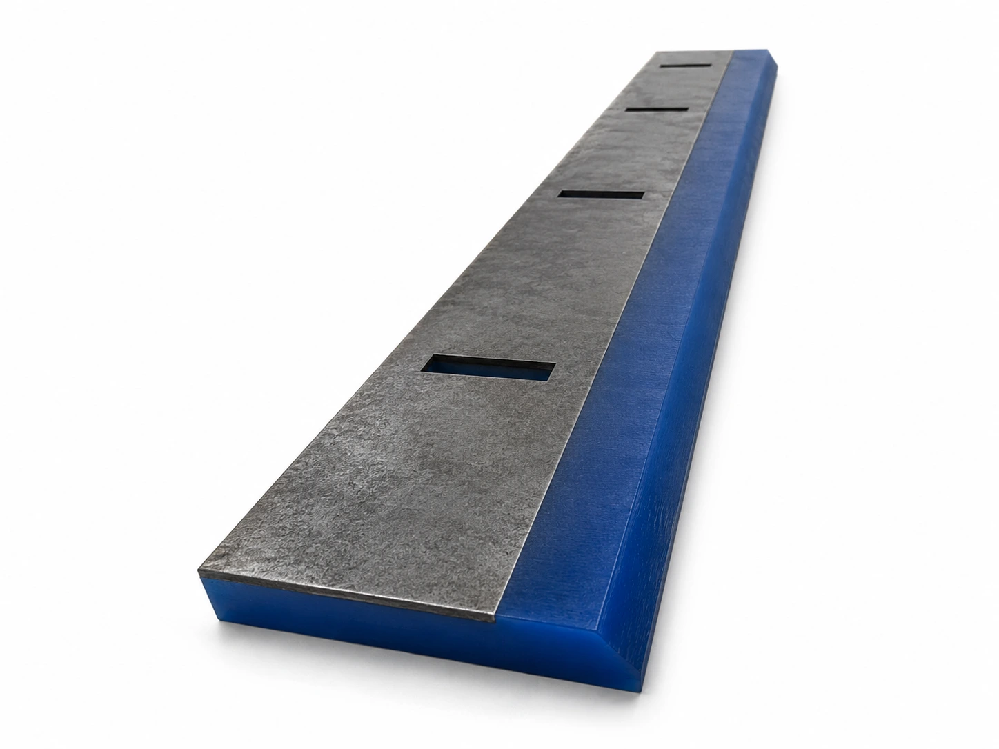 Canoe liner en polyuréthane bleu adhérisé sur support d'acier galvanisé avec fentes de fixation