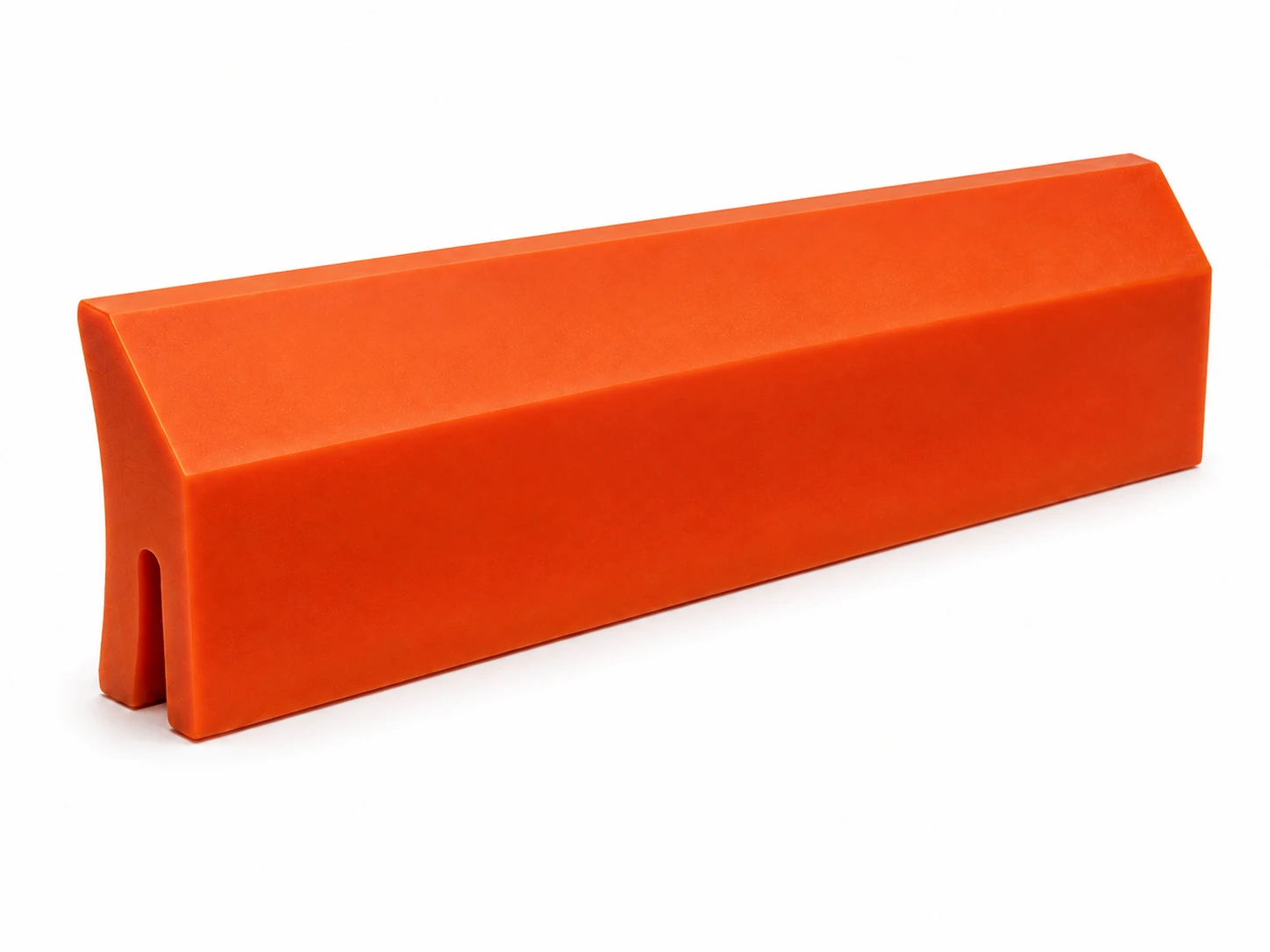 Racleur de courroie en polyuréthane orange à profil biseauté avec base à rainure de montage — sur mesure selon votre modèle