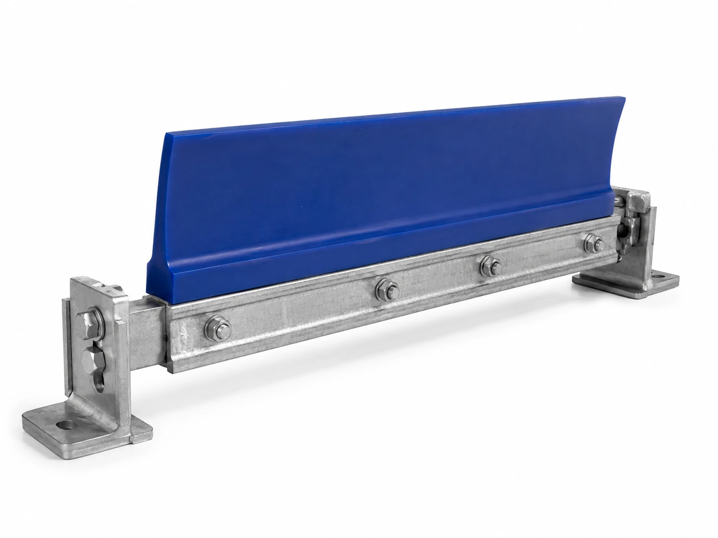 Ensemble racleur de convoyeur en polyuréthane bleu assemblé sur cadre d'acier galvanisé avec pieds de montage