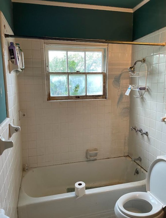 Outdated bathroom before remodel