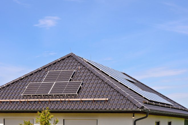 Hip Roofs Explained: A Smart Design for Stronger Homes