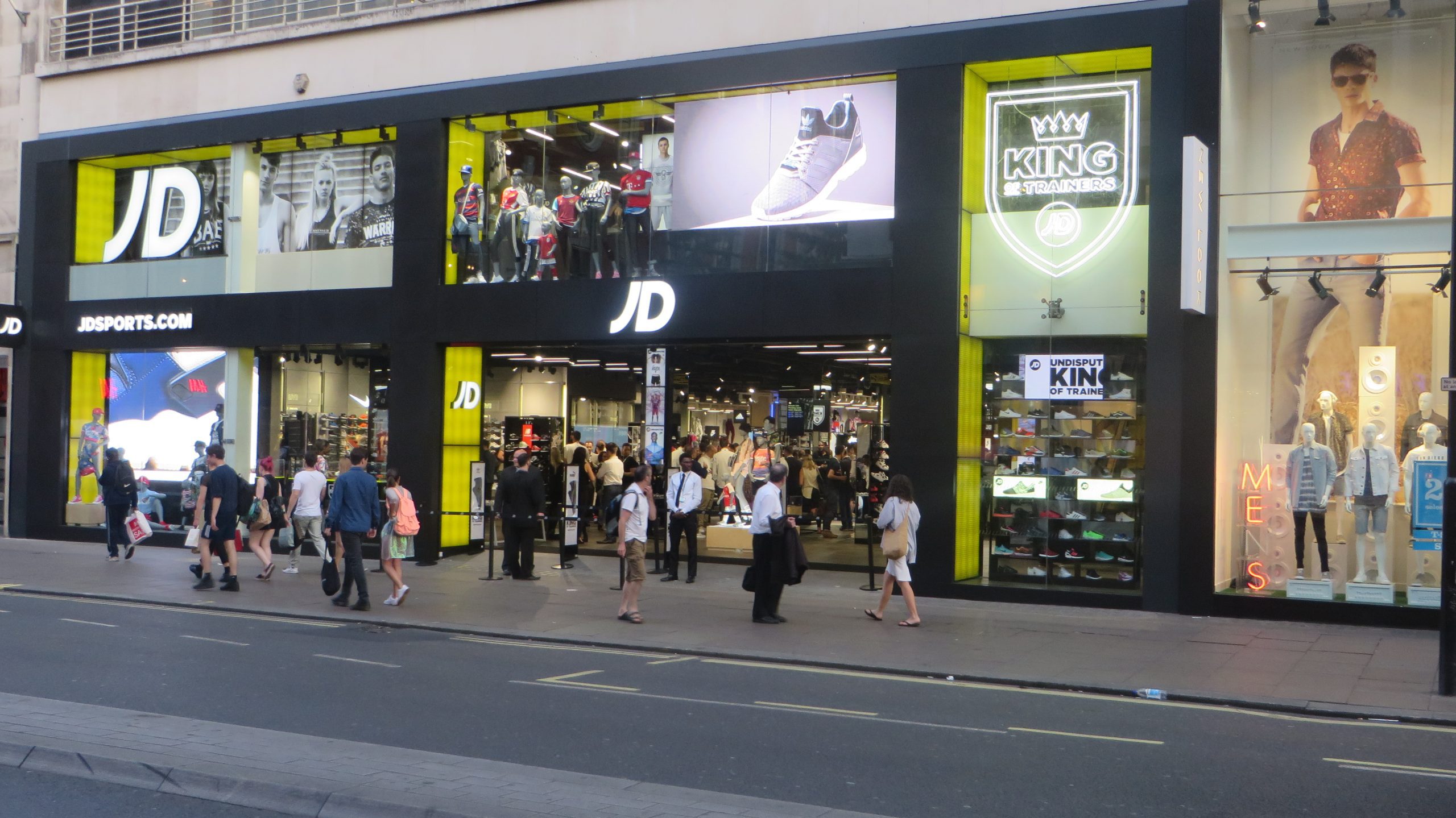 JD Sports customer catchment and outlet expansion analysis