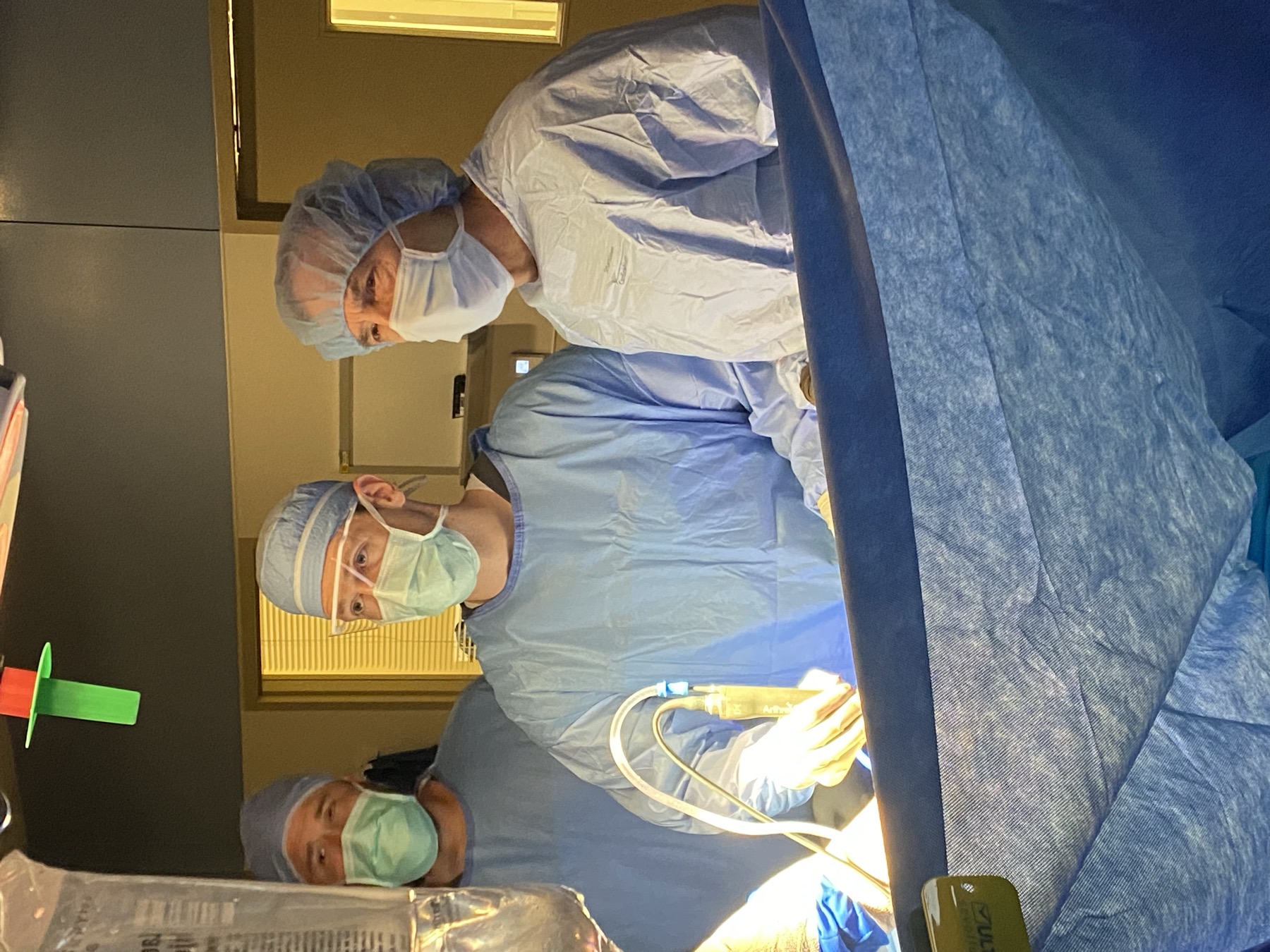 Dr. Kelly operating alongside his fellowship mentor