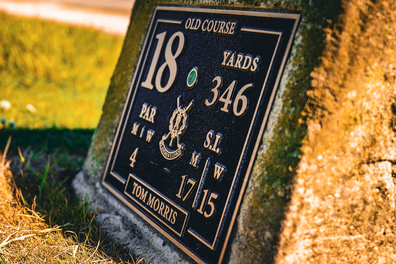 The Tom Morris 18th hole marker plaque for the Old Course at St Andrews Links showing 346 yards, par 4