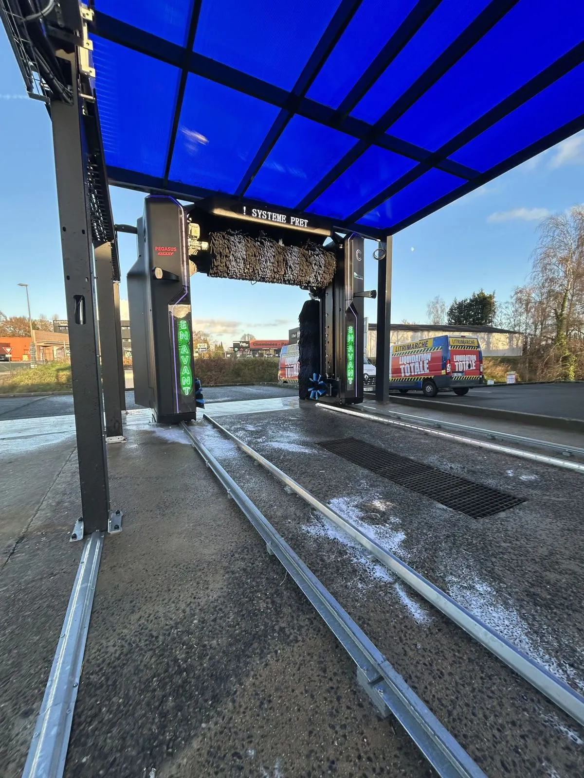 Portique de lavage Ceccato installé dans une station