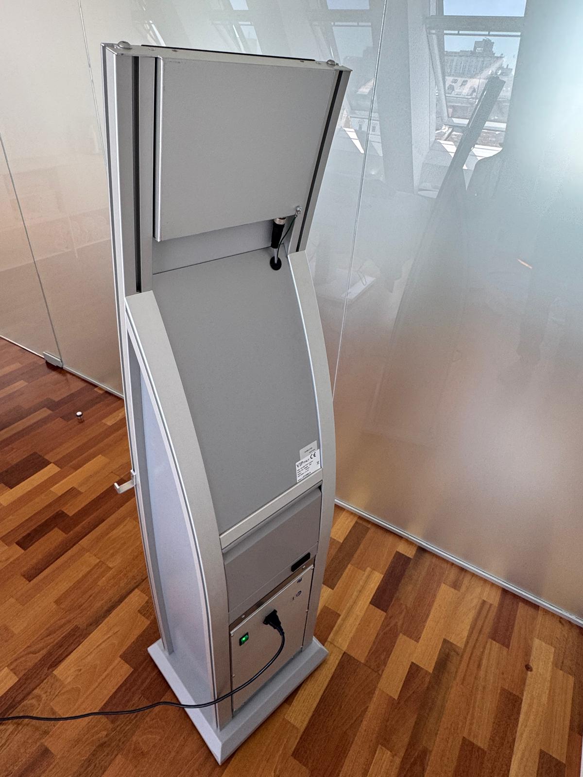 Rear view of VIP Line Plus Evoluzione professional pressotherapy system